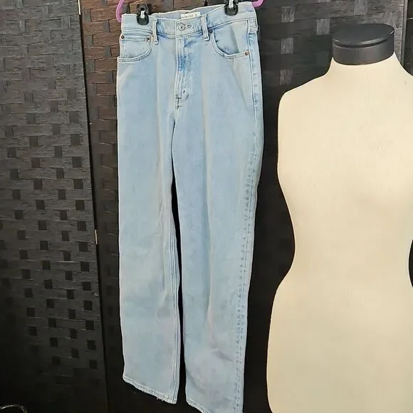 Abercrombie & Fitch The 90's High Rise Light Wash Jeans Size 29 (Size 8) - Picture 6 of 15